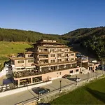 Park And Vella Hills 4*