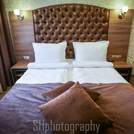 Park And Vella Hills Resort 4*