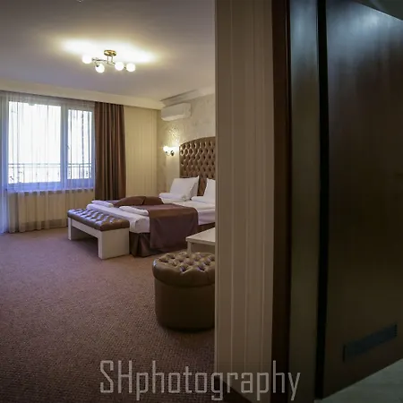 Park And Vella Hills 4*