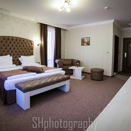 Park And Vella Hills Resort 4*
