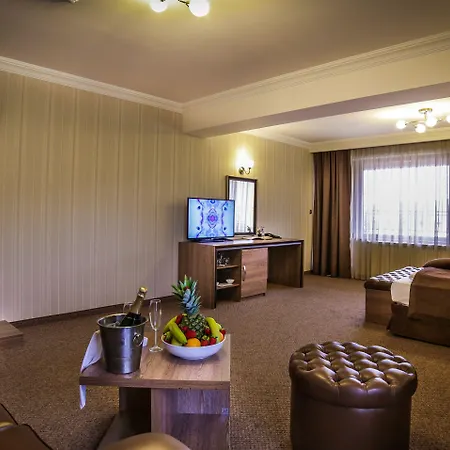 Park And Vella Hills Resort 4*