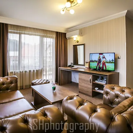 Park And Vella Hills Resort 4*