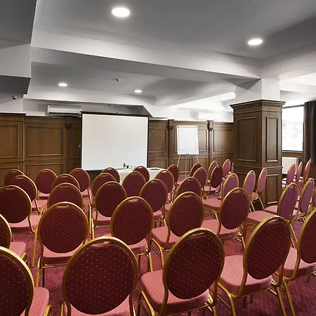 Park And Vella Hills Resort 4*