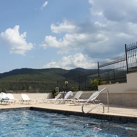 Park And Vella Hills Resort 4*