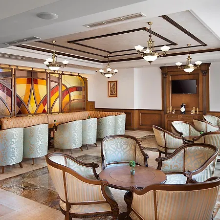 Park And Vella Hills Resort 4*