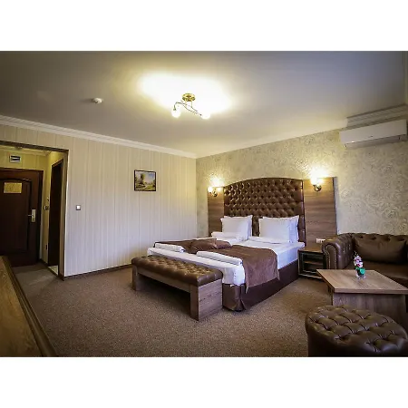 Park And Vella Hills Resort 4*
