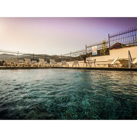 Resort Park And Vella Hills 4*