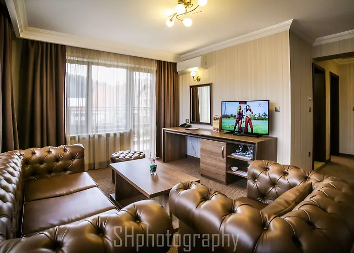 Park And Vella Hills Resort 4*